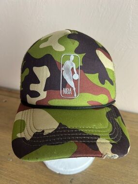 Vintage Unbranded Men’s NBA Camo Trucker Hat - Green/Brown Camo.